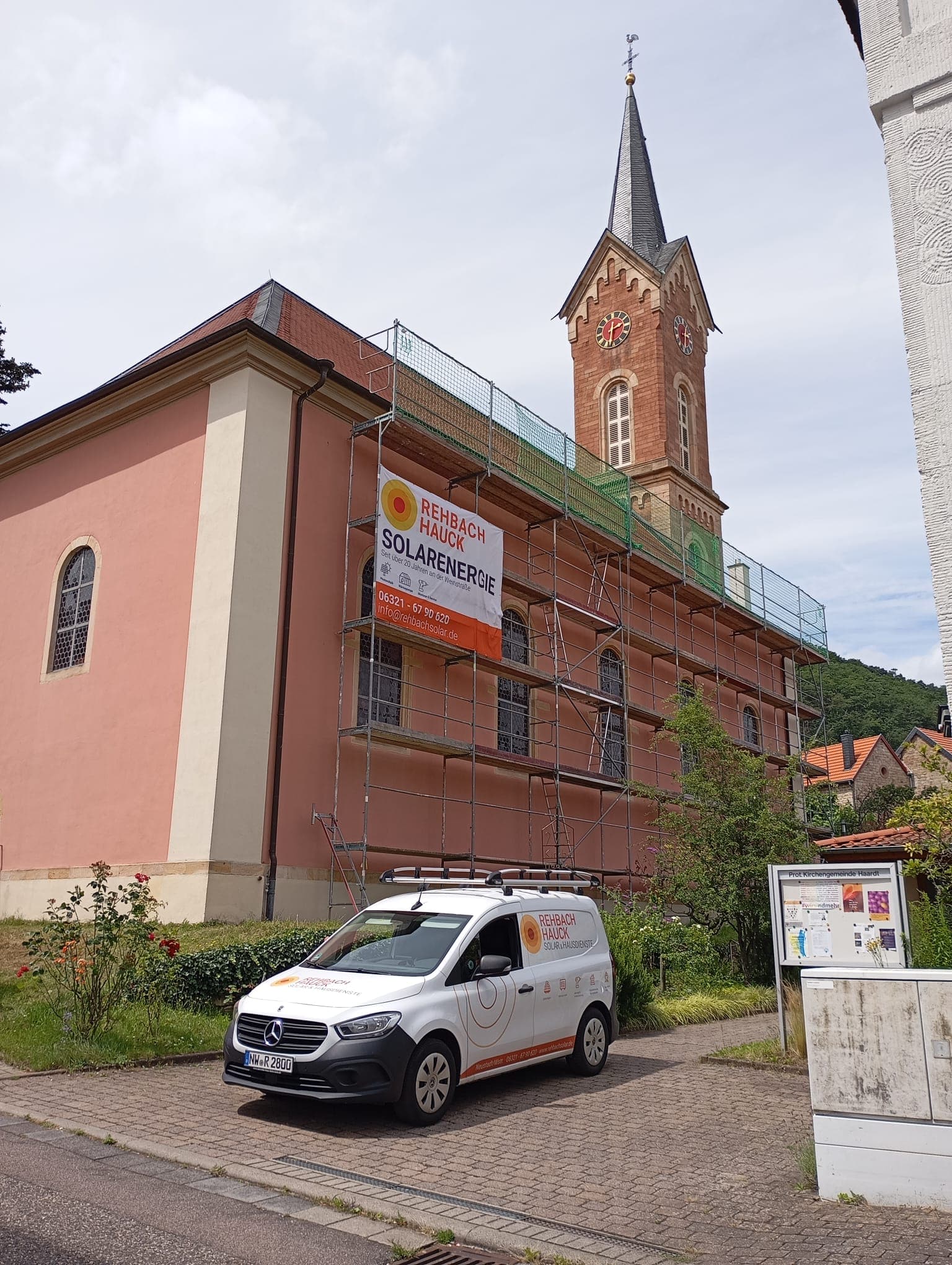Photovoltaikanlage auf einem Gemeindehaus in Neustadt-Haardt